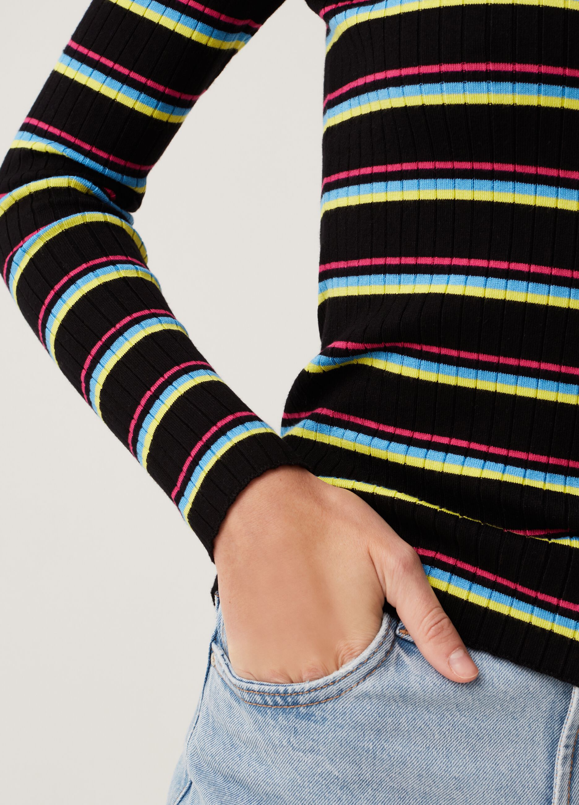 Maglia a coste piatte fantasia righe sottili_3