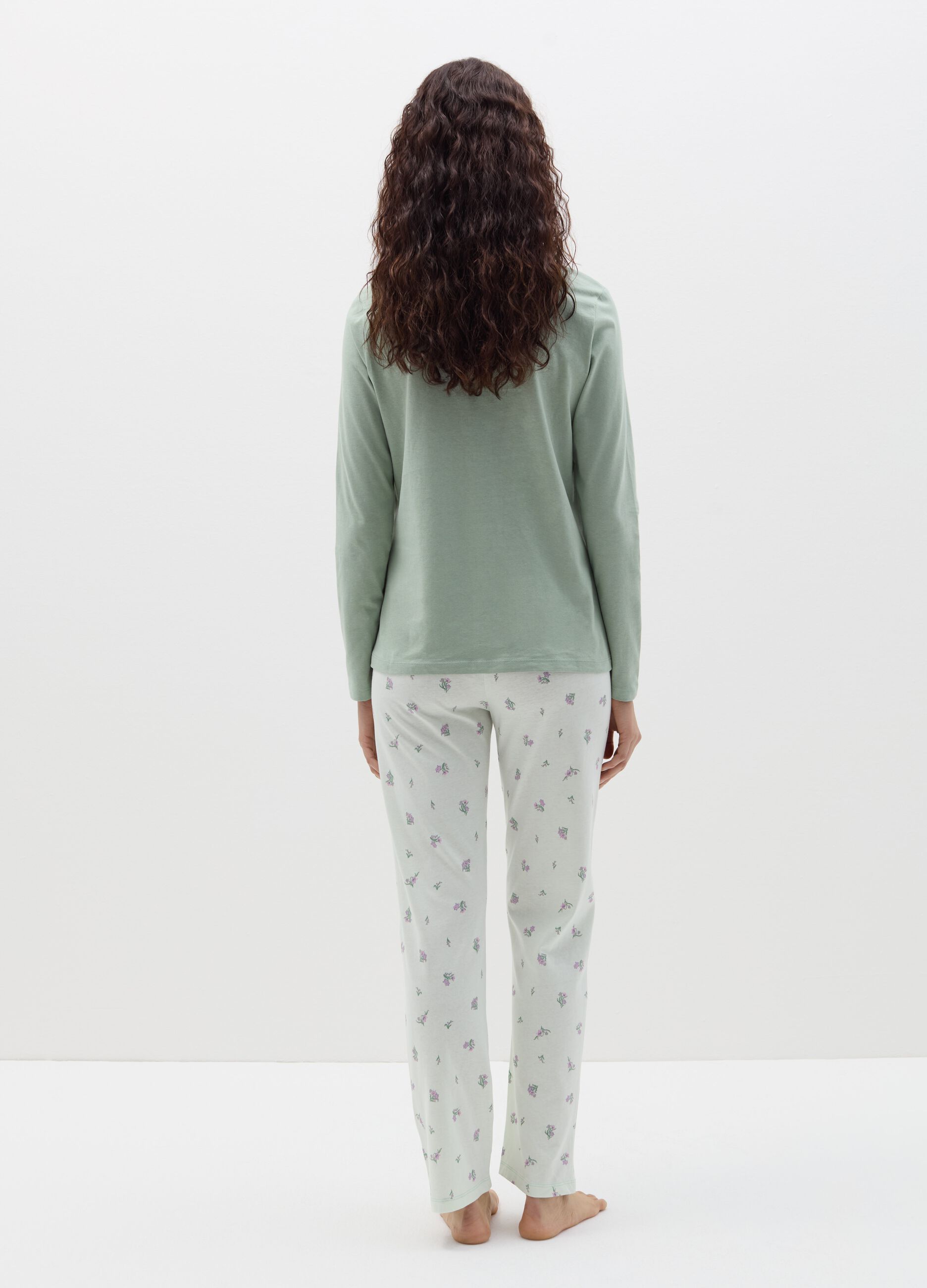 Long pyjamas with small flowers print