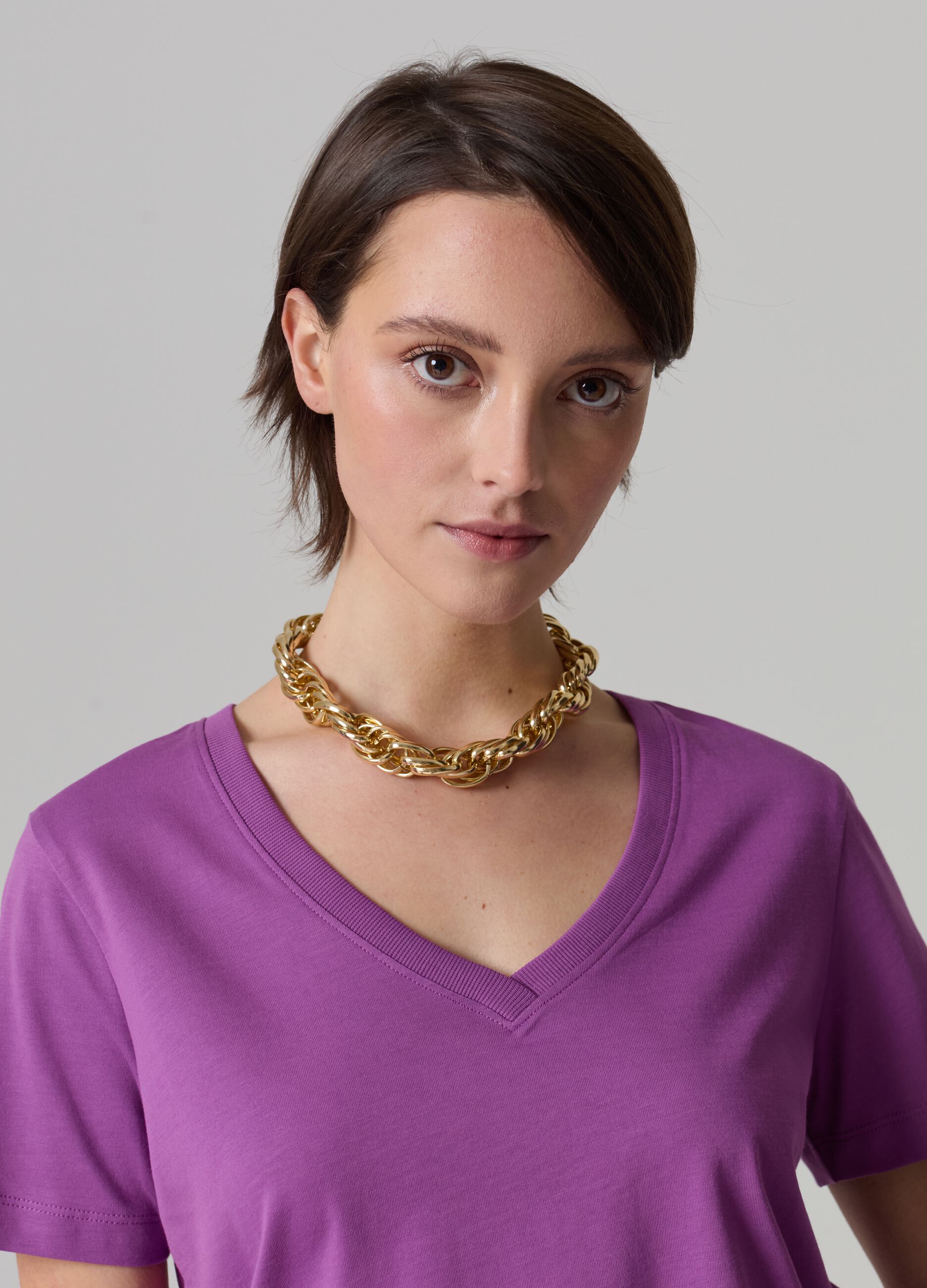T-shirt in cotone con scollo a V