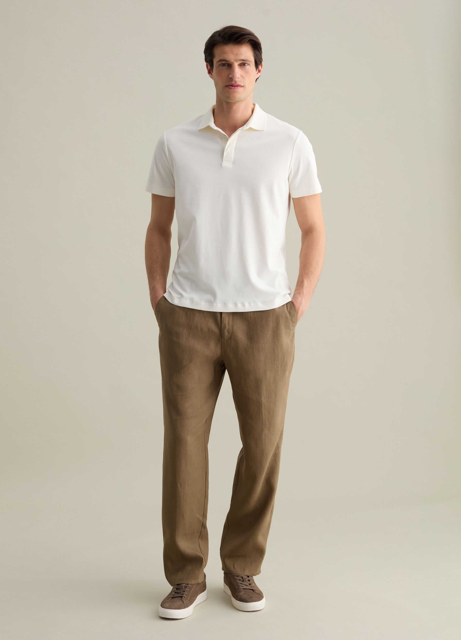 Contemporary trousers in linen