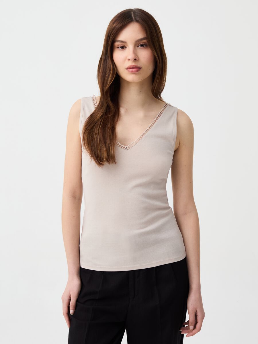 Tank top with V neck and openwork edging_0
