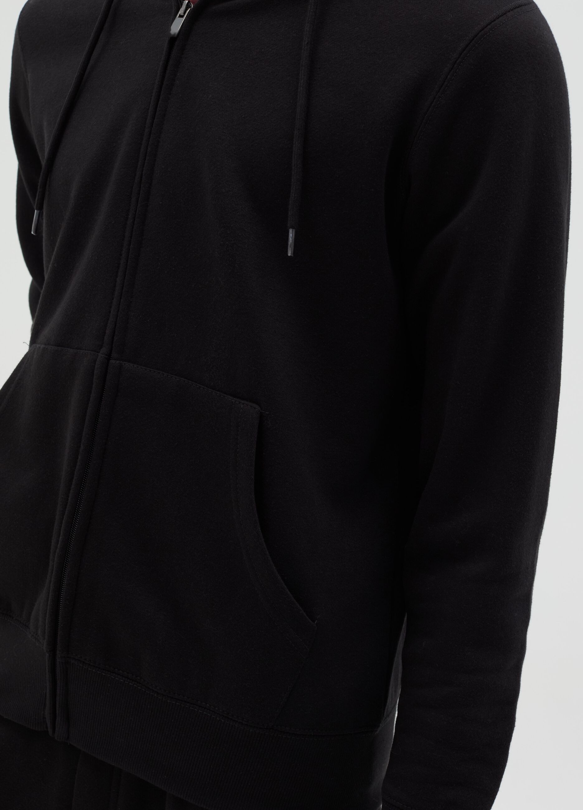 Essential full-zip sweatshirt with hood