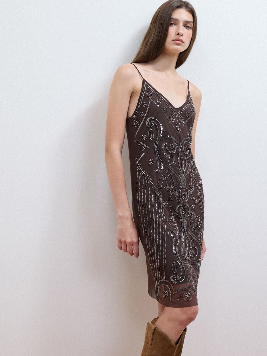 Brown fitted stretch dress with sequins_1