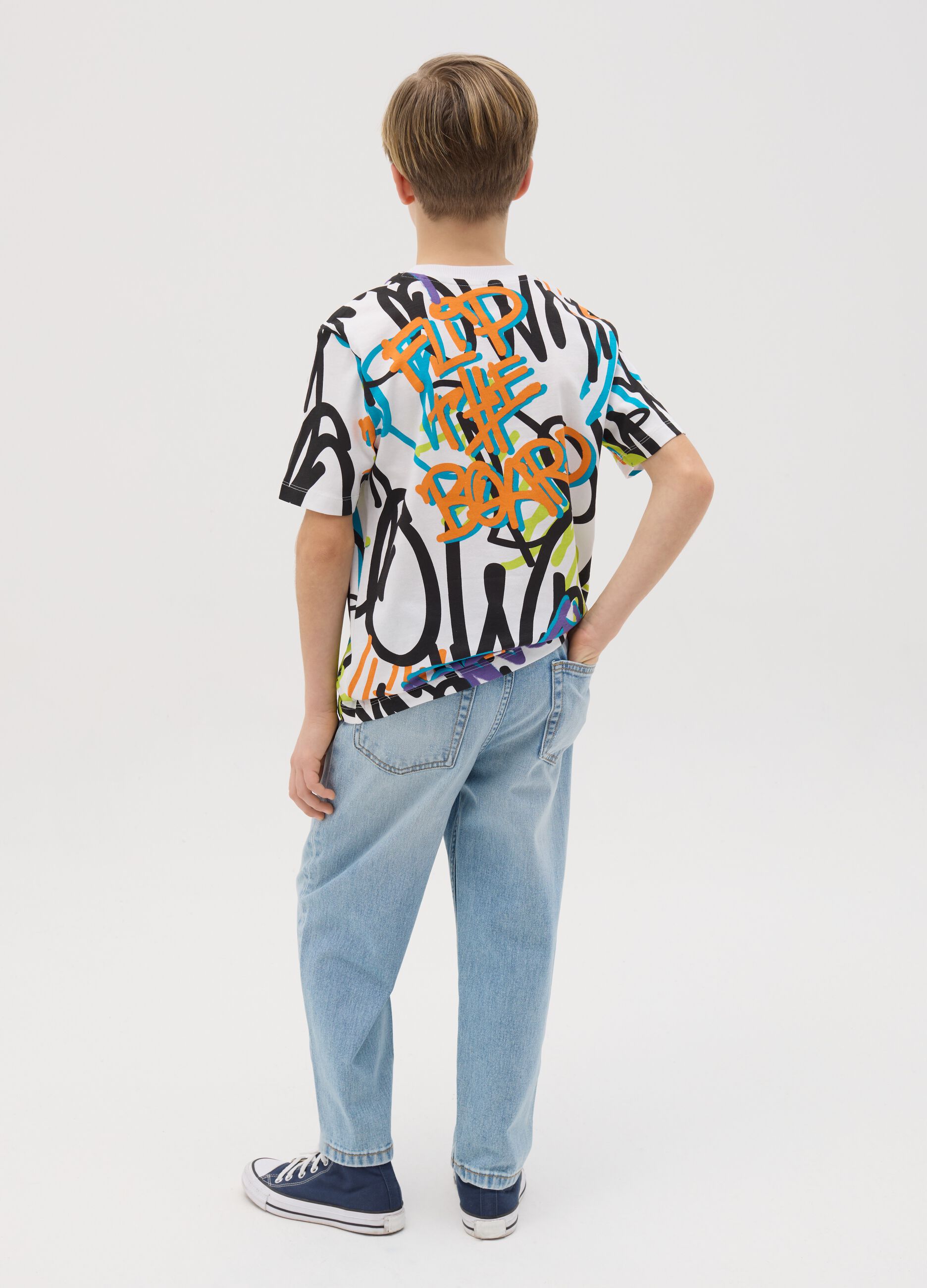 Jeans baggy fit cinque tasche con abrasioni 