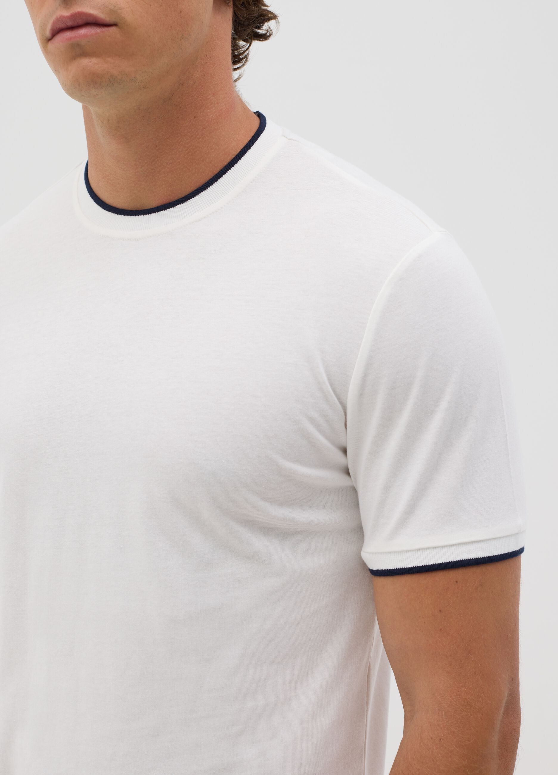 White fitted T-shirt in cotton
