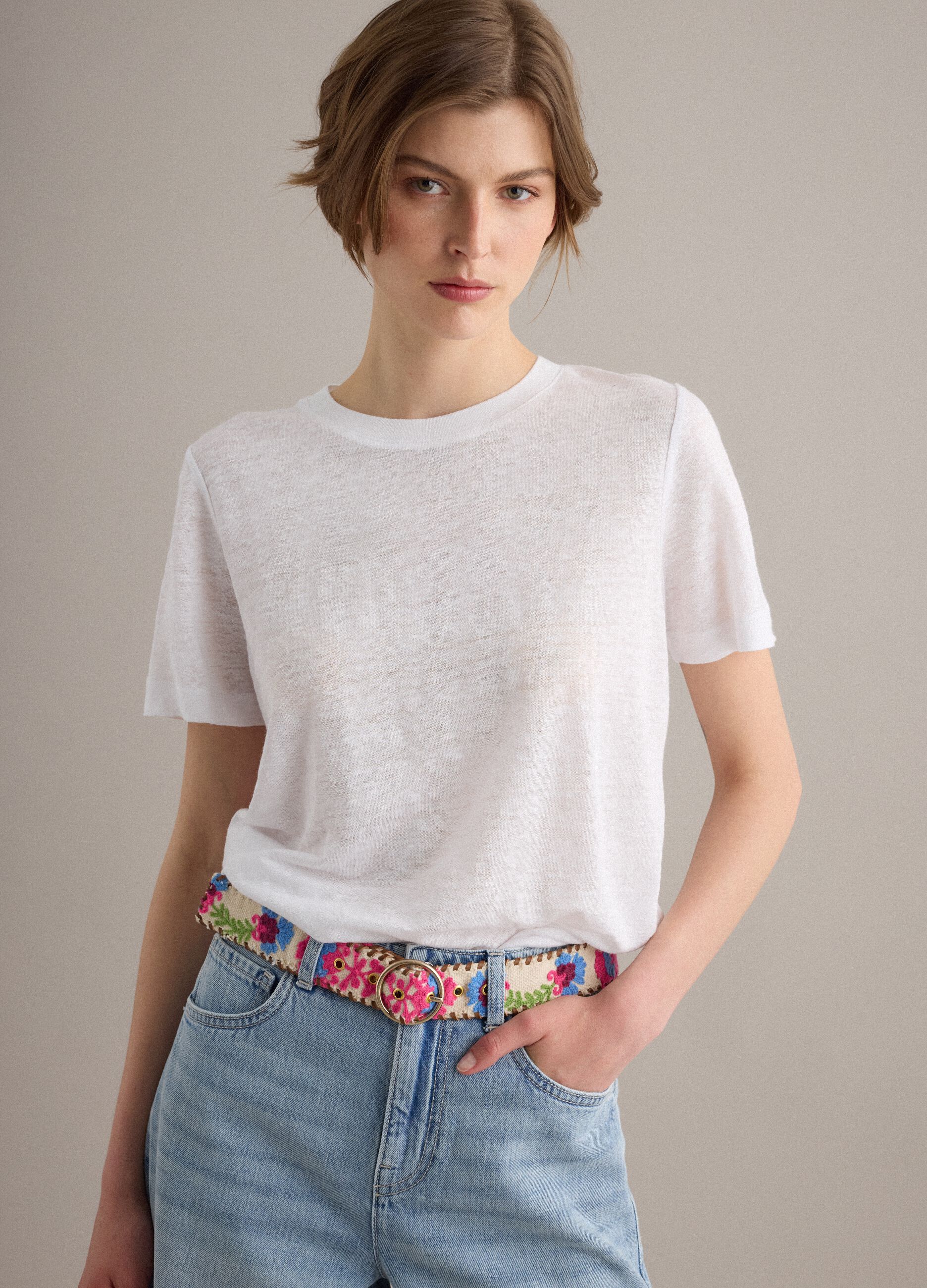 T-shirt bianca in puro lino a maniche corte regular fit