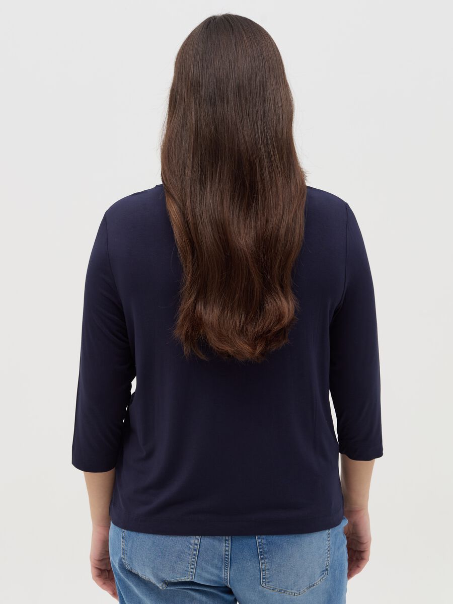 Curvy V-neck T-shirt_3