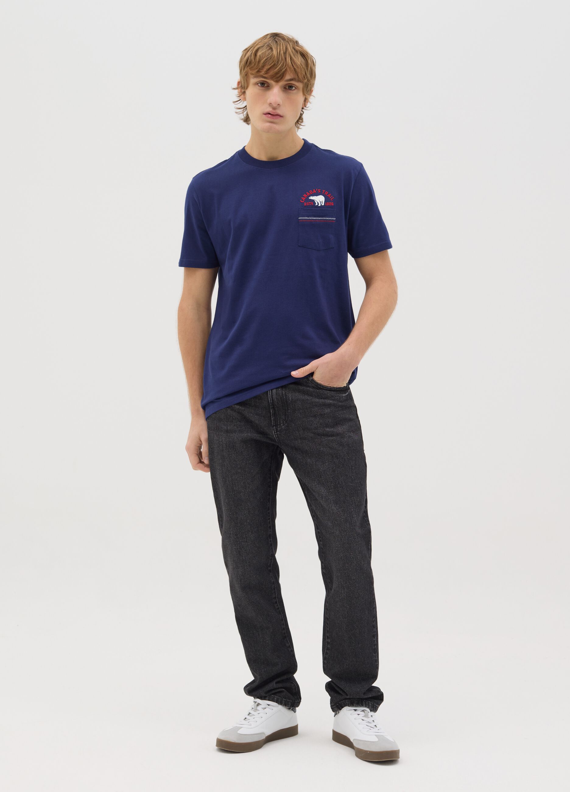 Canada's Trail blue T-shirt with pocket and embroidery