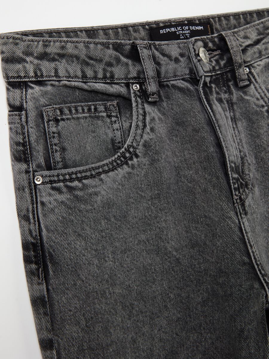 Straight-fit acid wash jeans with fading_5