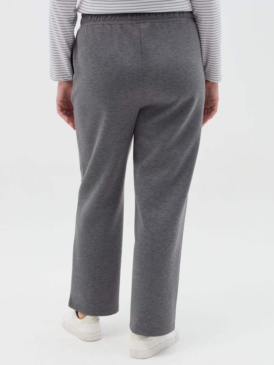 Curvy plush joggers with embossed seams_3