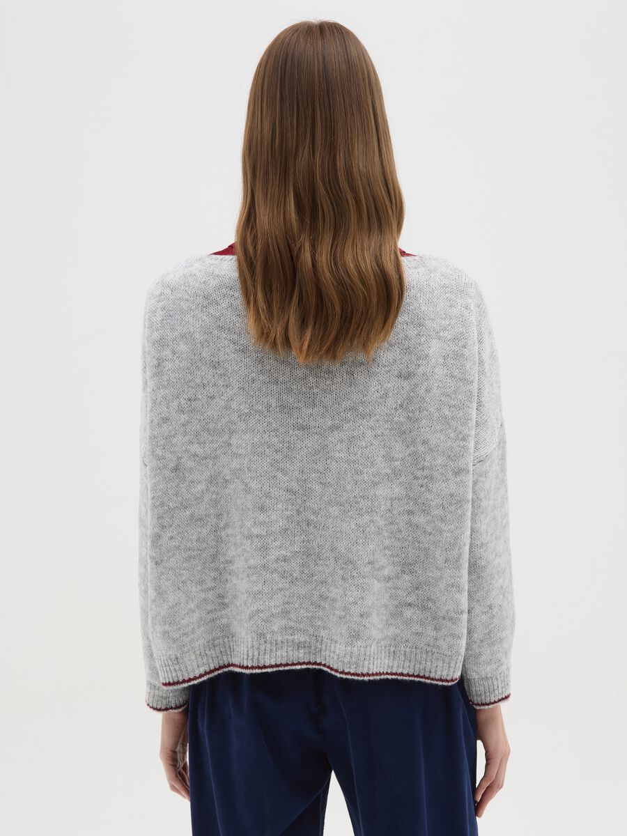 Grey jumper with round neckline and contrast trim_2