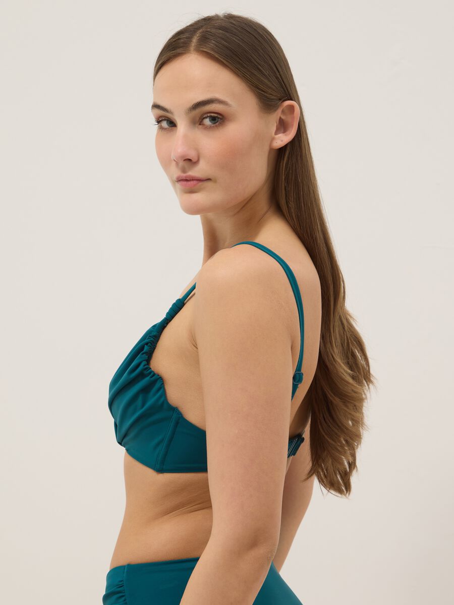 Top bikini verde in tessuto elasticizzato con effetto shaping_4