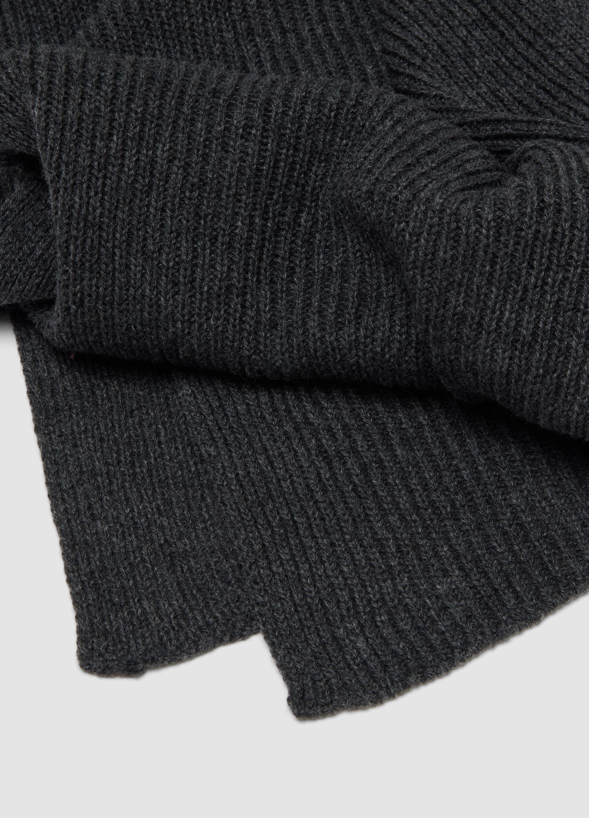 Sciarpa grigia in puro cashmere a coste