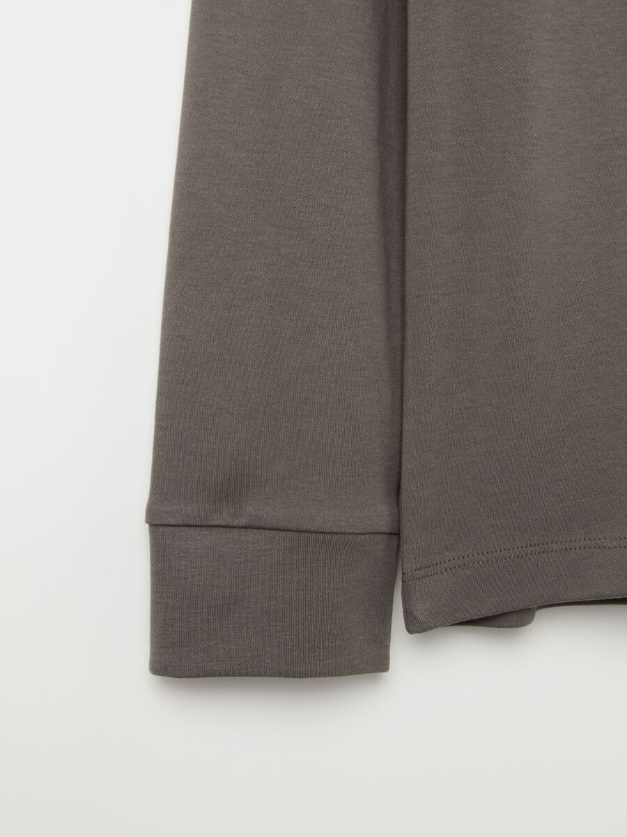T-shirt a maniche lunghe con scollo a V_5