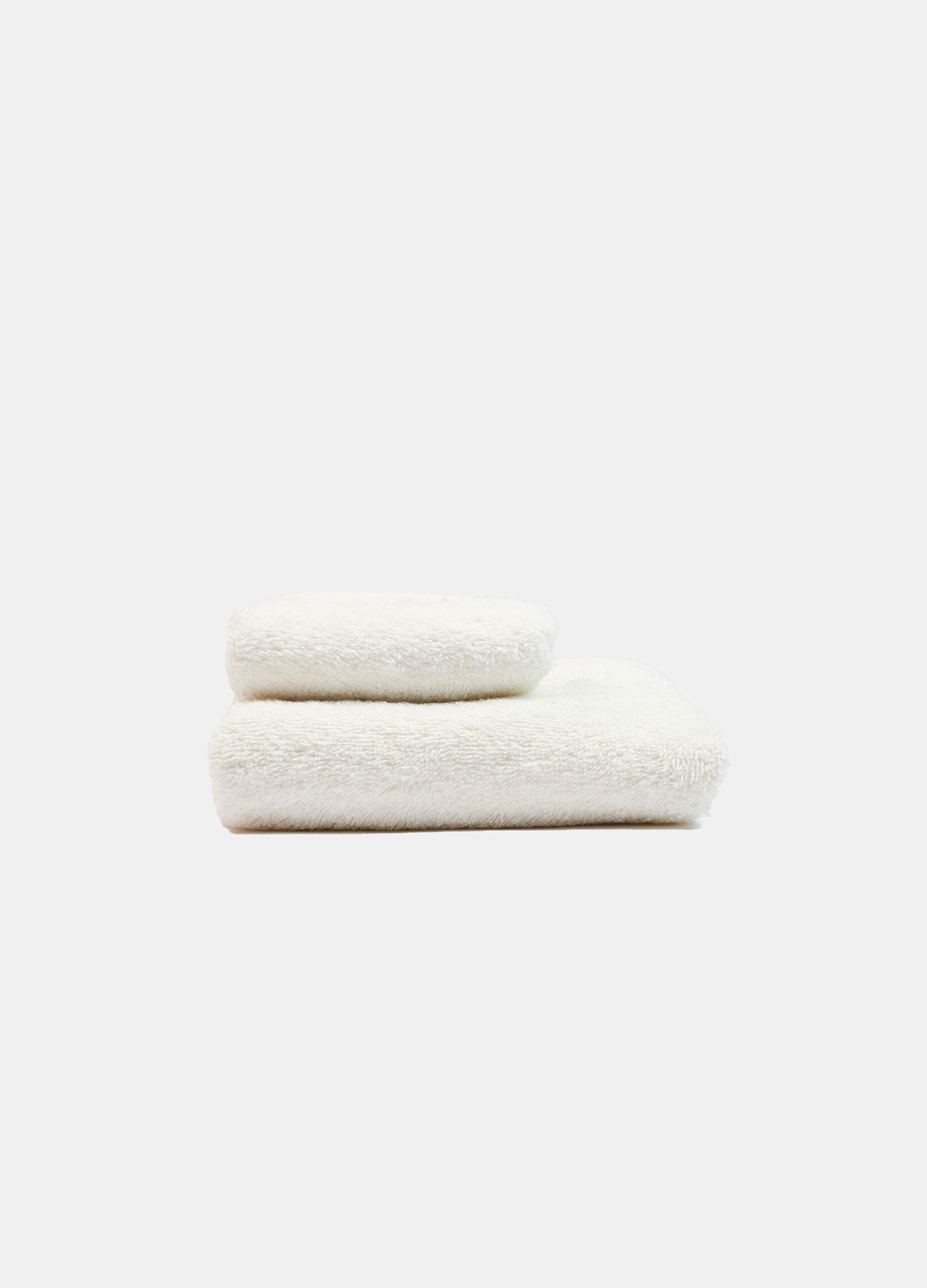 Asciugamano in puro cotone con ricamo