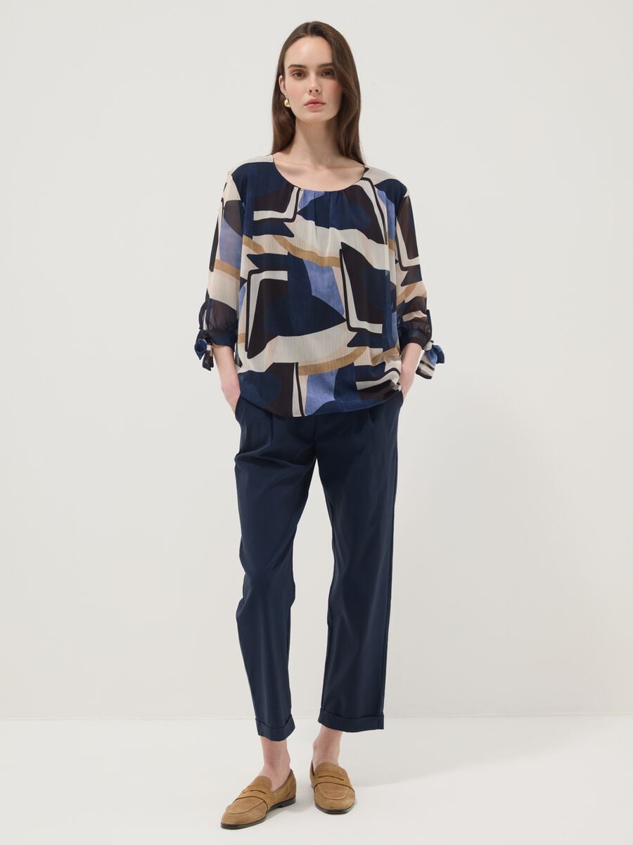 Blusa multicolor con fantasia geometrica regular fit_2