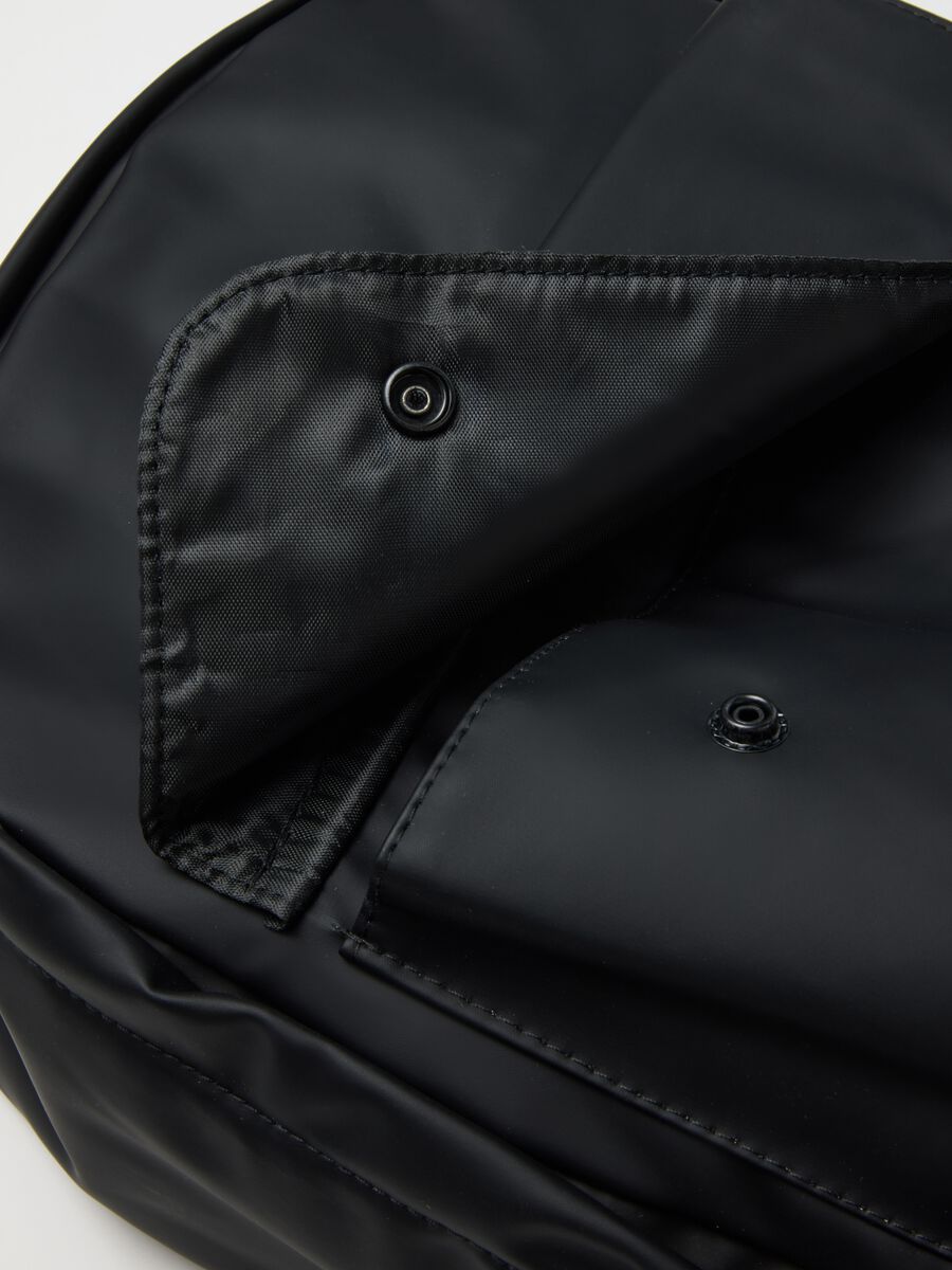 Black backpack with adjustable shoulder straps and front pocket_2