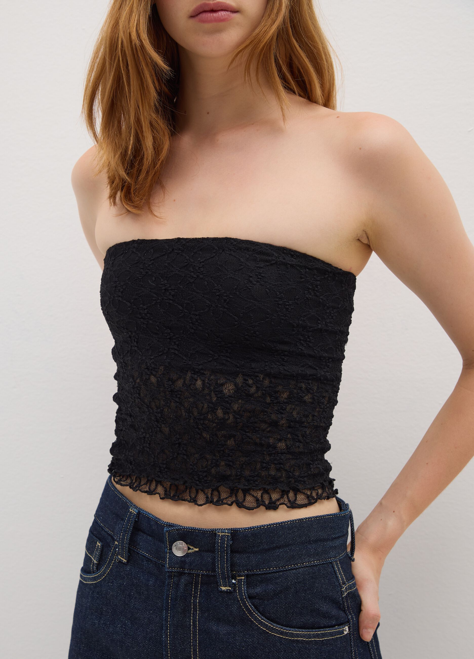 Top a fascia in pizzo nero fitted