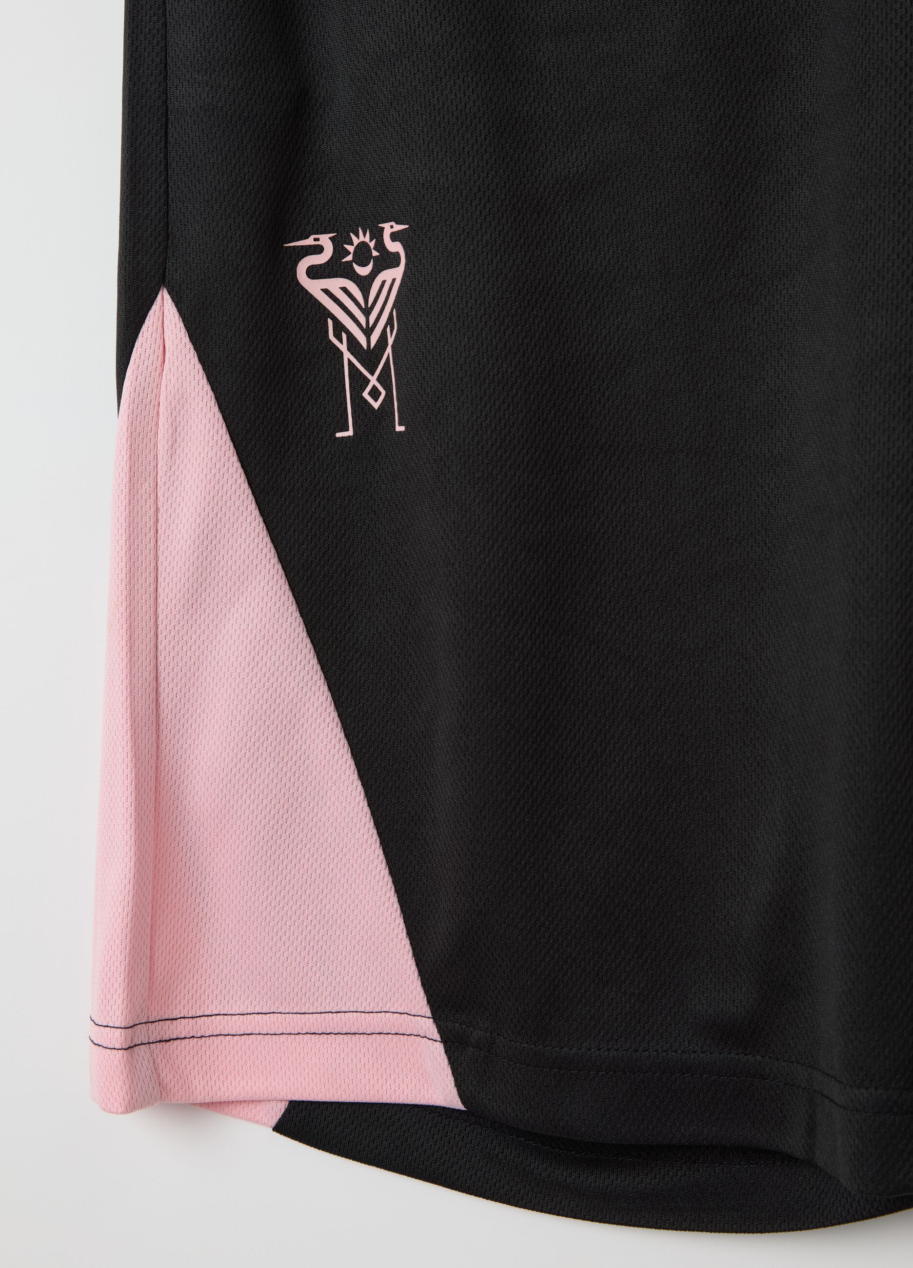 Black Bermuda joggers with pink details