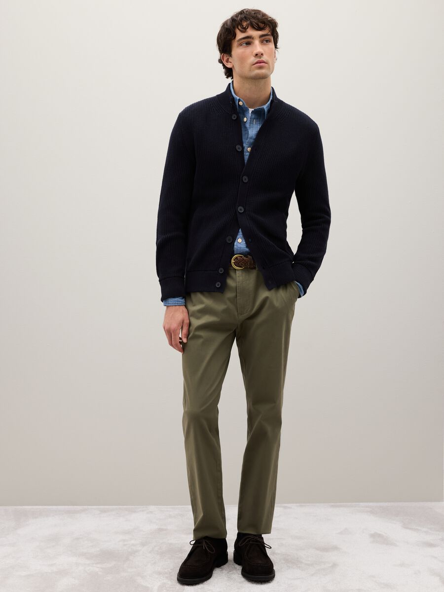 Green stretchy cotton trousers in regular fit_0