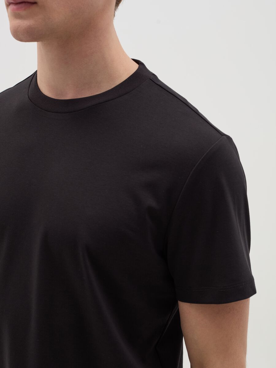Regular-fit T-shirt with round neck_3