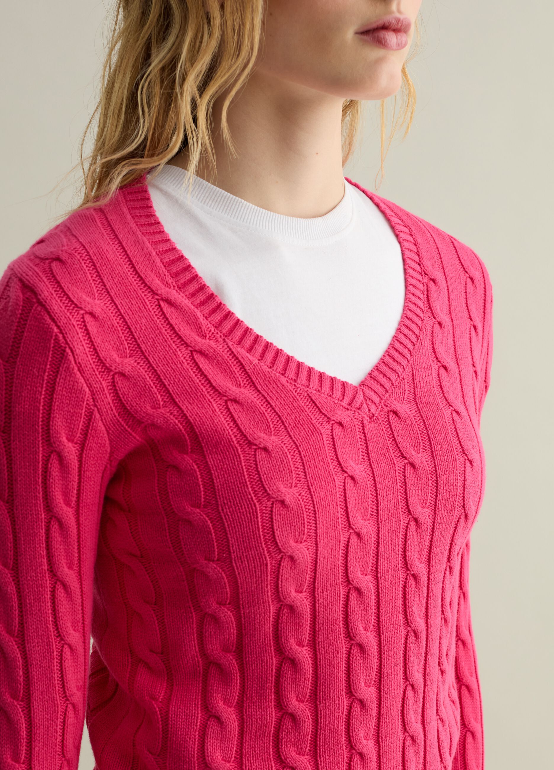 Cable-knit pullover with V neck