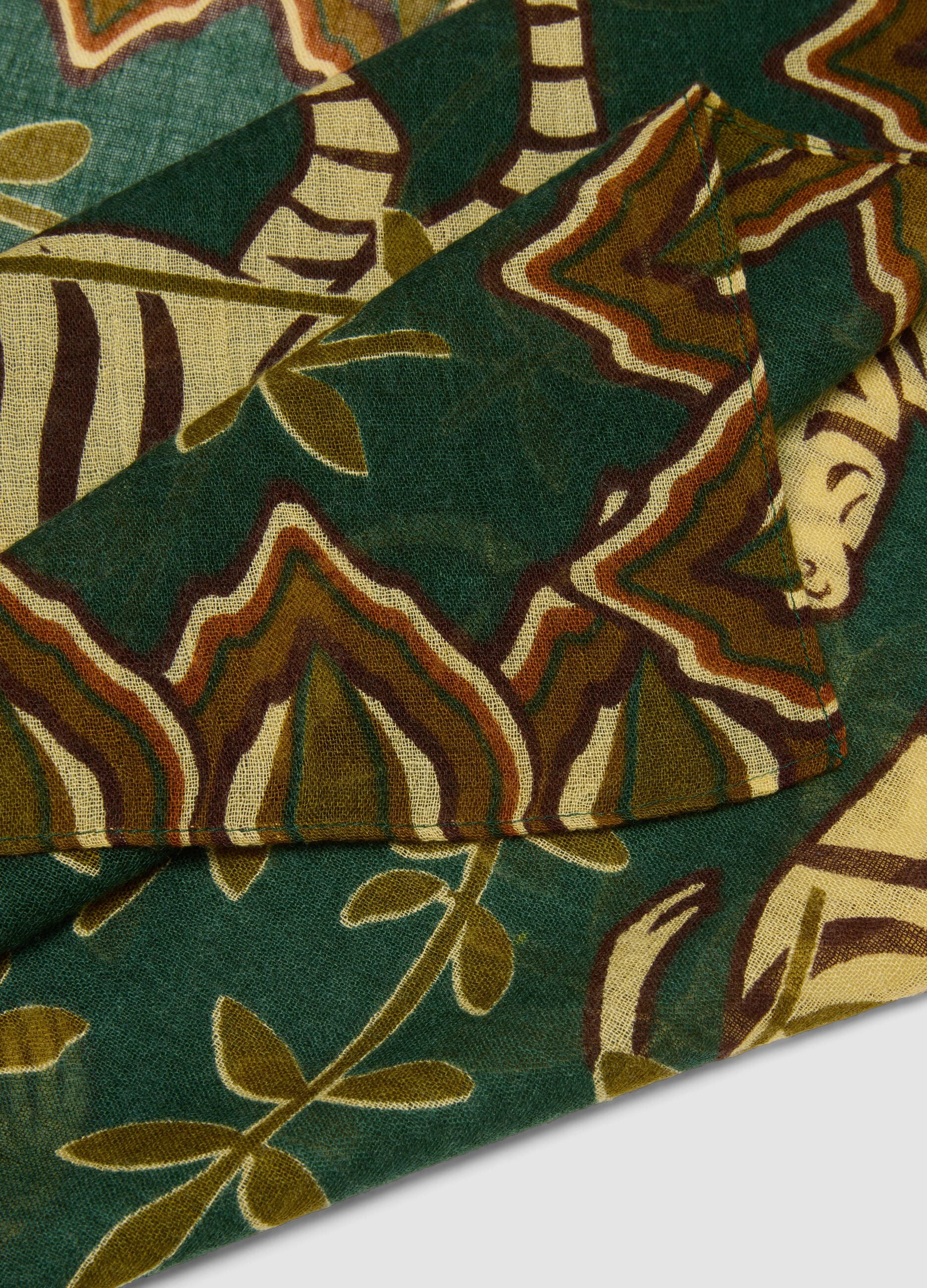 Sciarpa verde in misto lana con stampa
