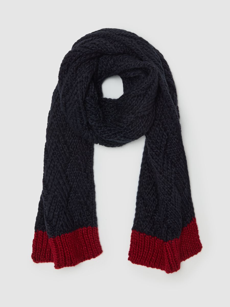 Knit scarf with geometric design_0