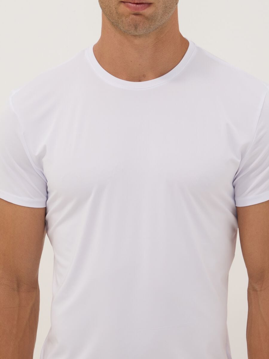 2-pack of white stretch microfibre regular-fit T-shirts_1