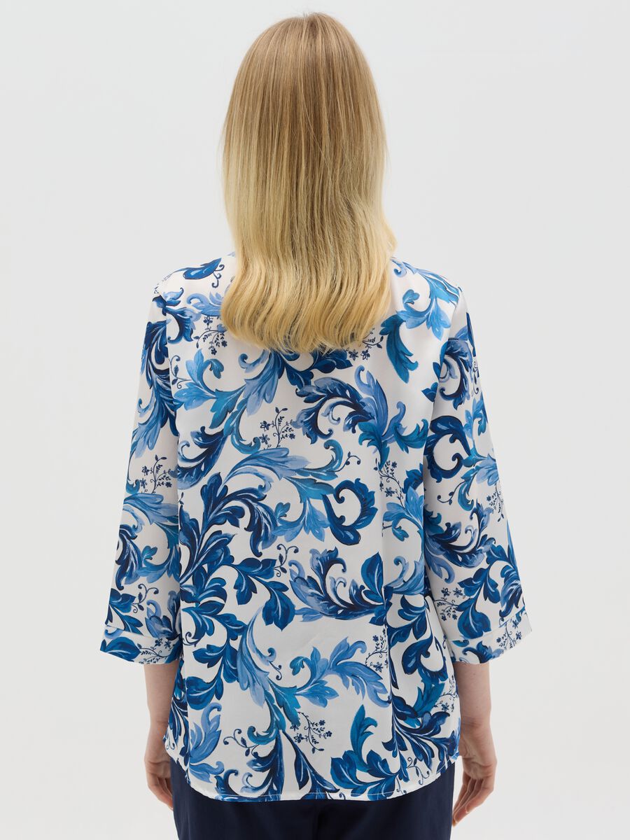White and blue blouse with print_3