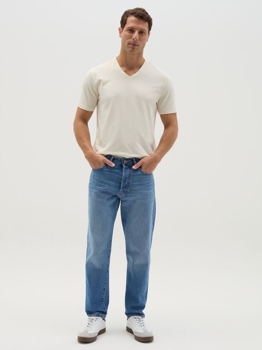 Slim-fit T-shirt in stretch cotton with V neck_1