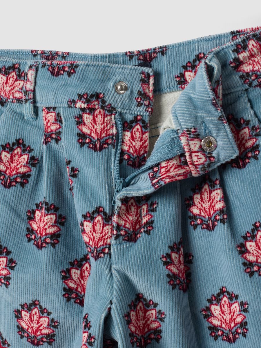 Pantaloni azzurri a coste in cotone elasticizzato con fantasia_4