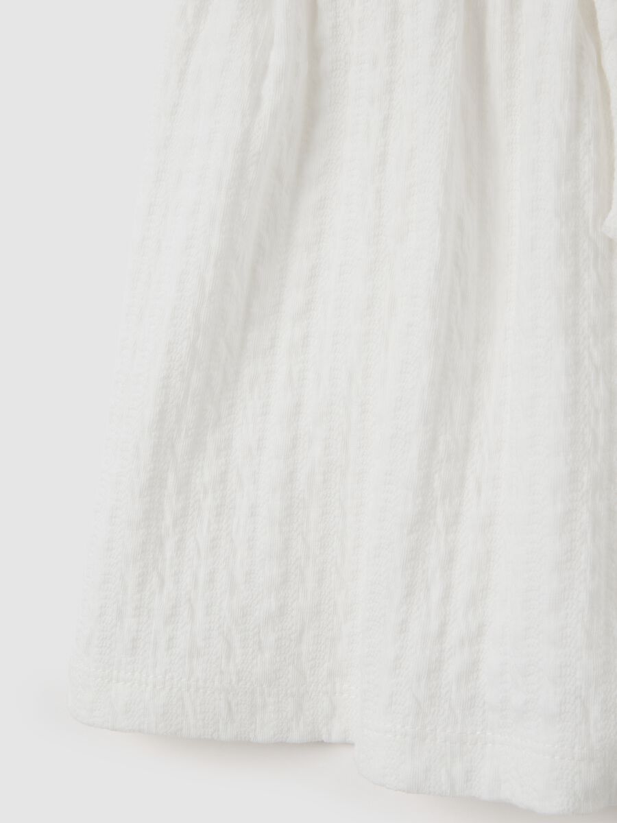 Girls' white cotton shorts in regular fit_3