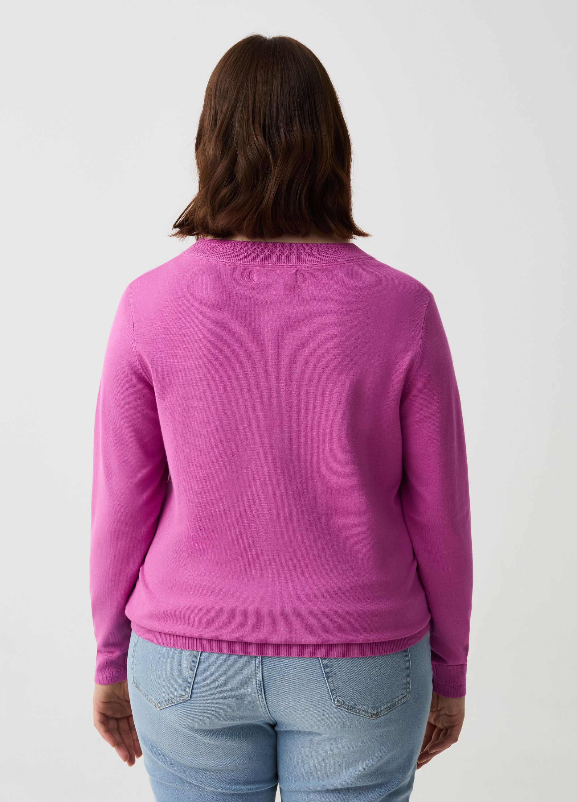 Curvy pullover with round neck