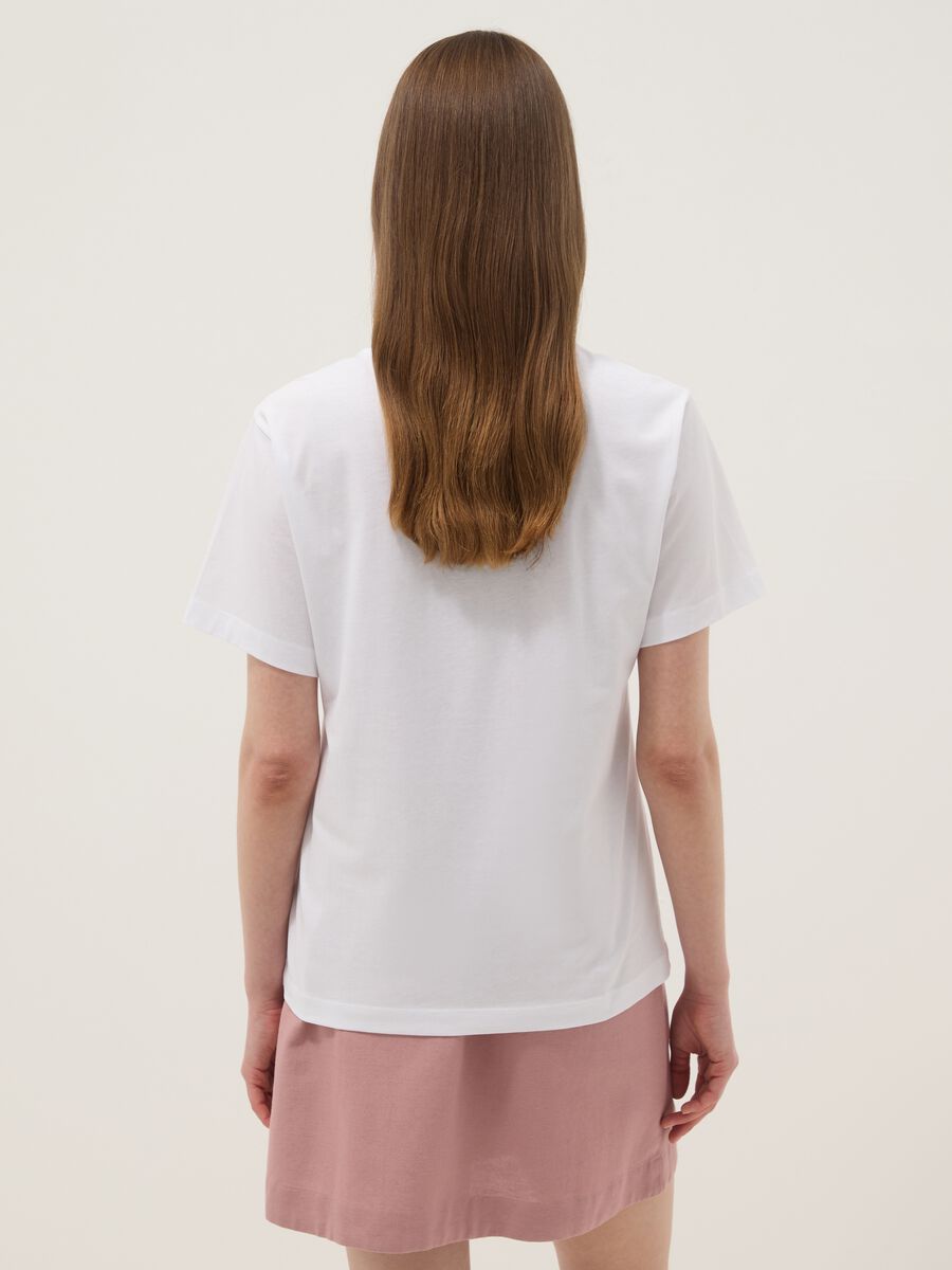 T-shirt bianca in puro cotone con stampa floreale regular fit_2