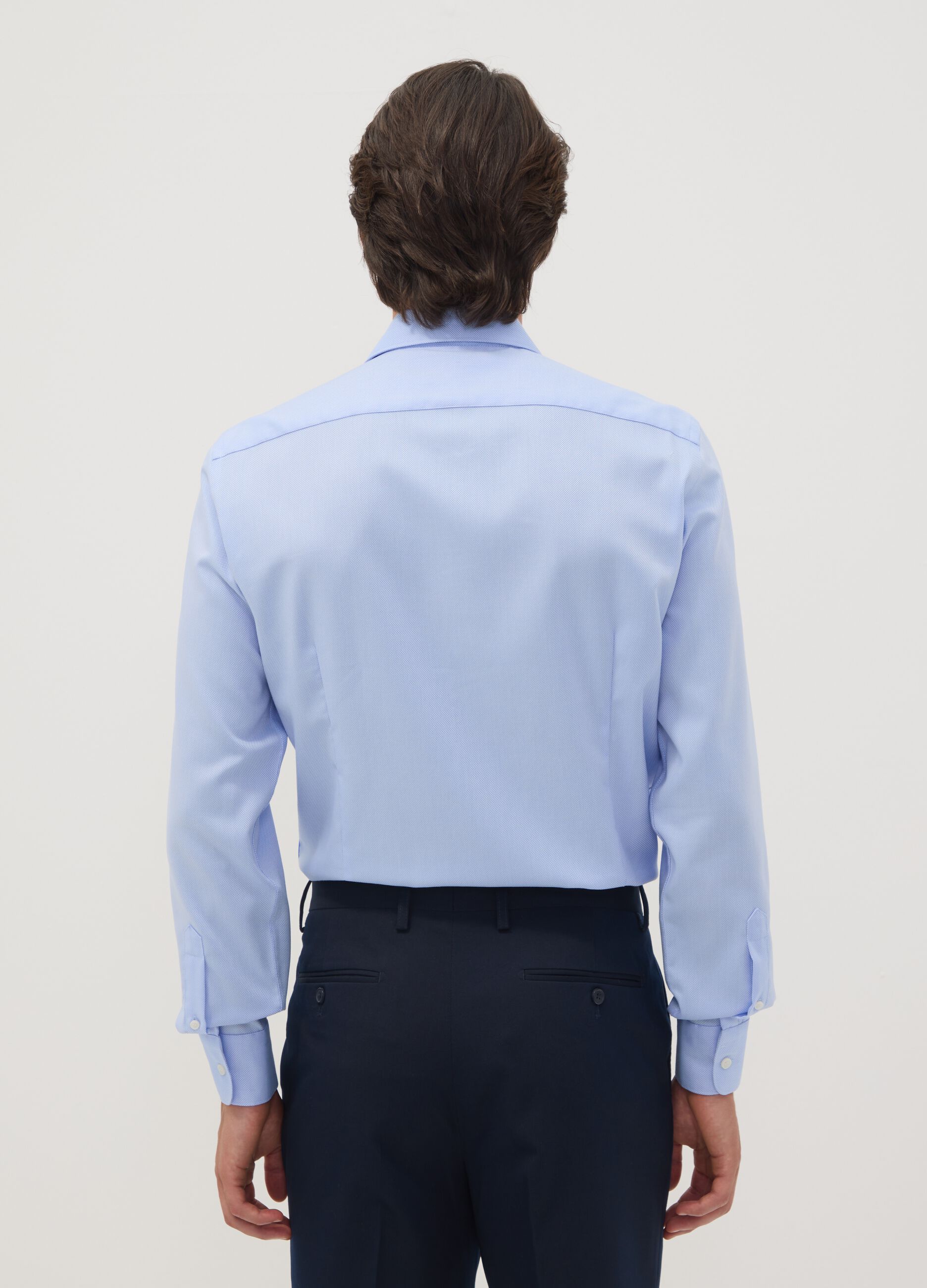 Light blue slim-fit pure cotton no-iron shirt with cutaway collar