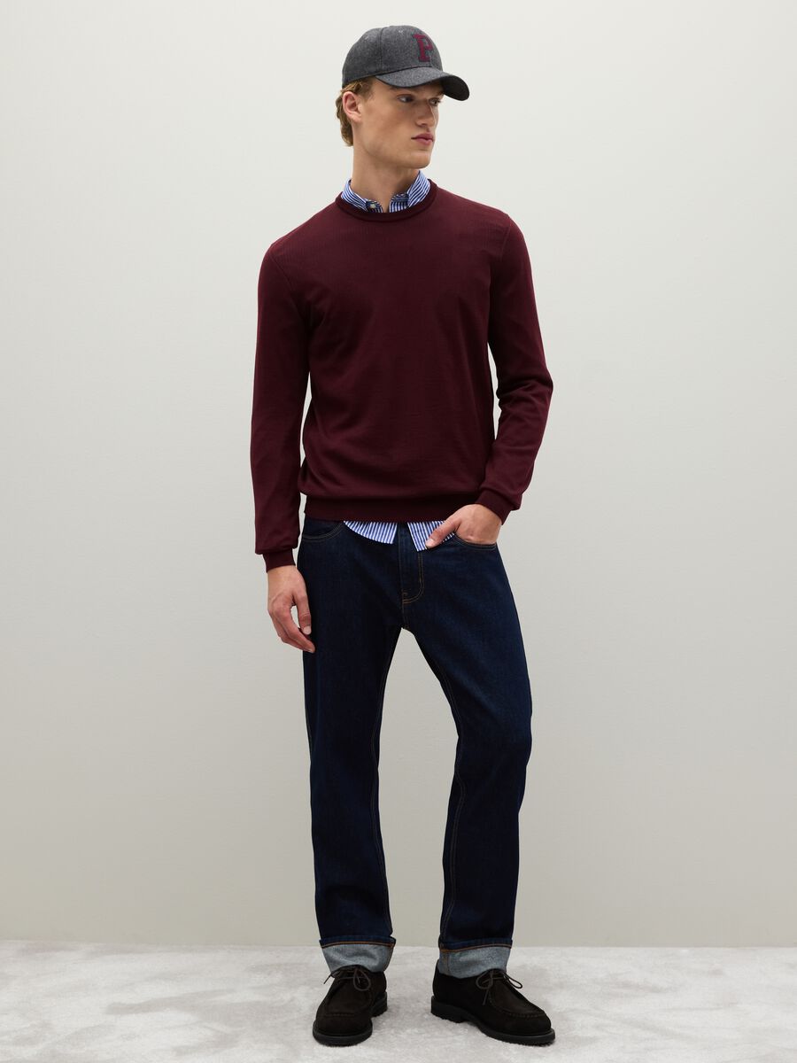 Red merino wool sweater, regular fit with crew neck_2