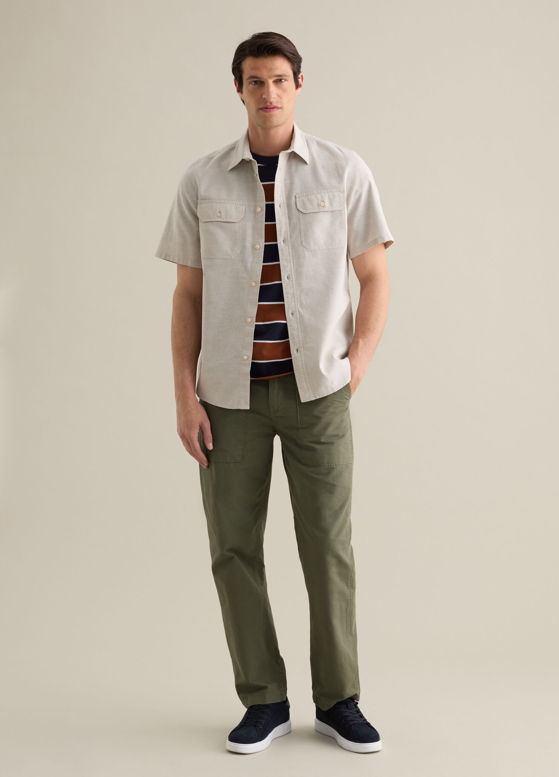 Camicia da uomo in misto cotone e lino beige regular fit con tasche