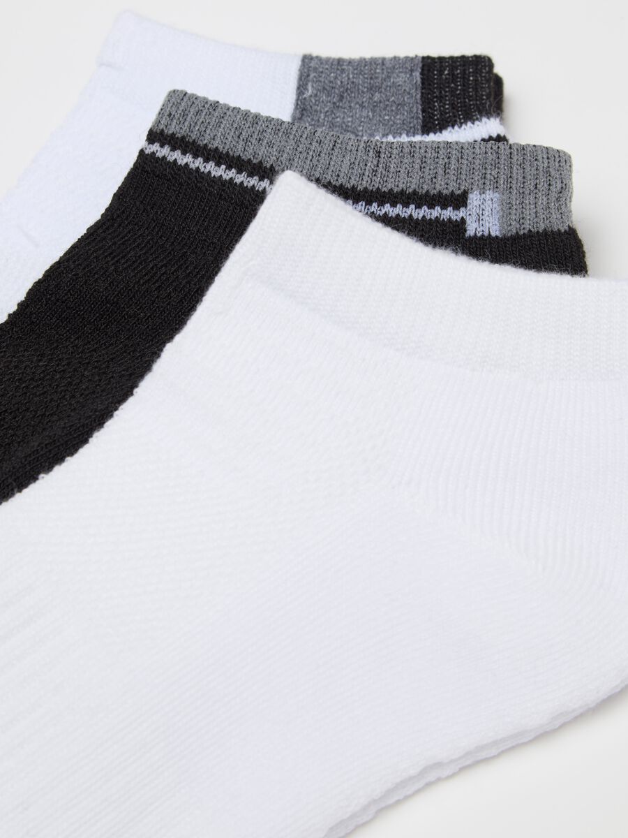 Three-pair pack stretch sneaker liners_1