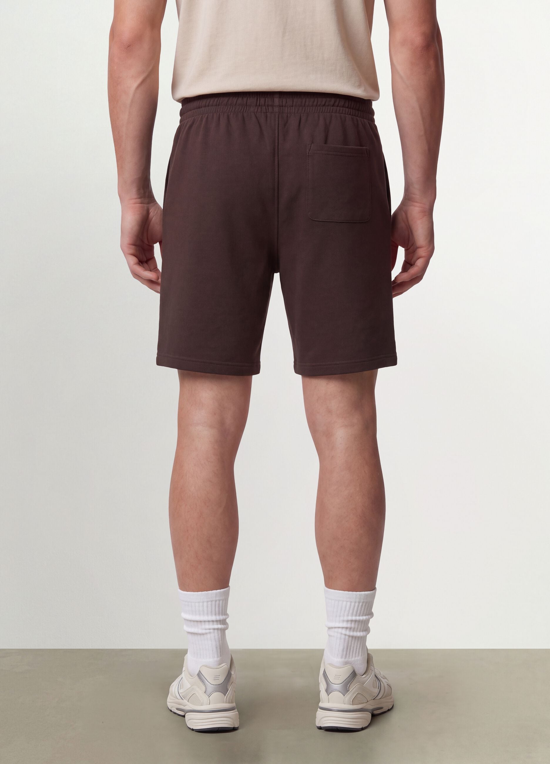 Shorts marrone in misto cotone con vita elasticizzata regular fit
