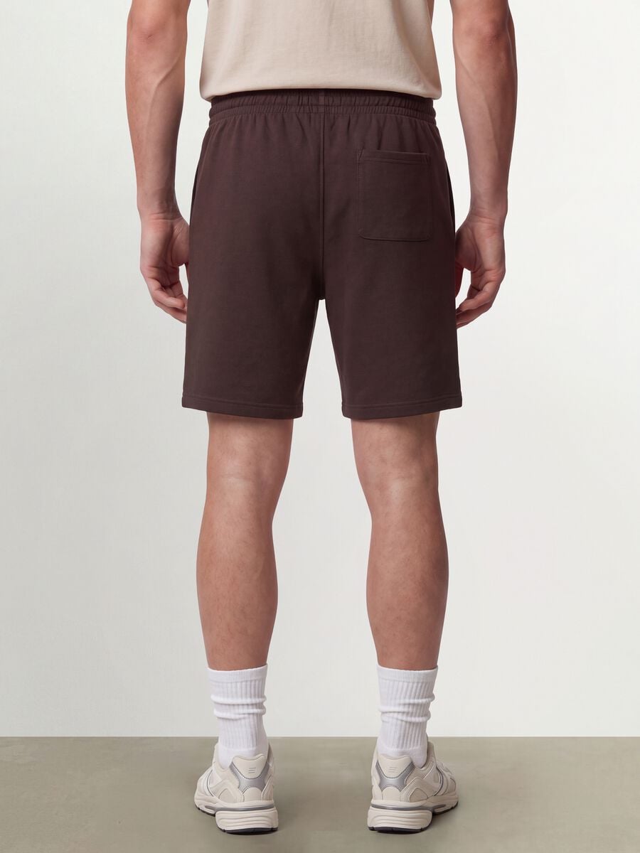 Shorts marrone in misto cotone con vita elasticizzata regular fit_2