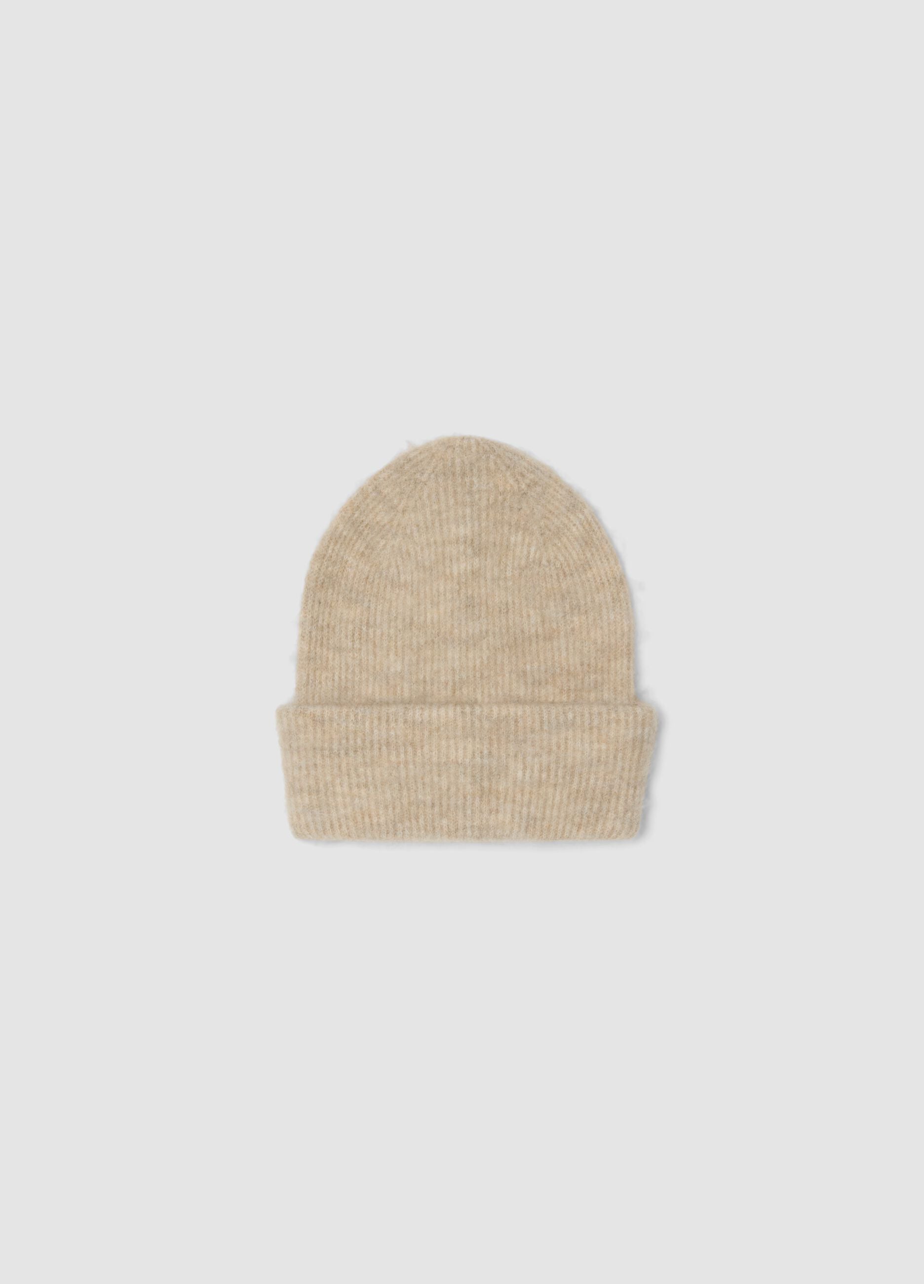 Cappello beige in lana e alpaca elasticizzato