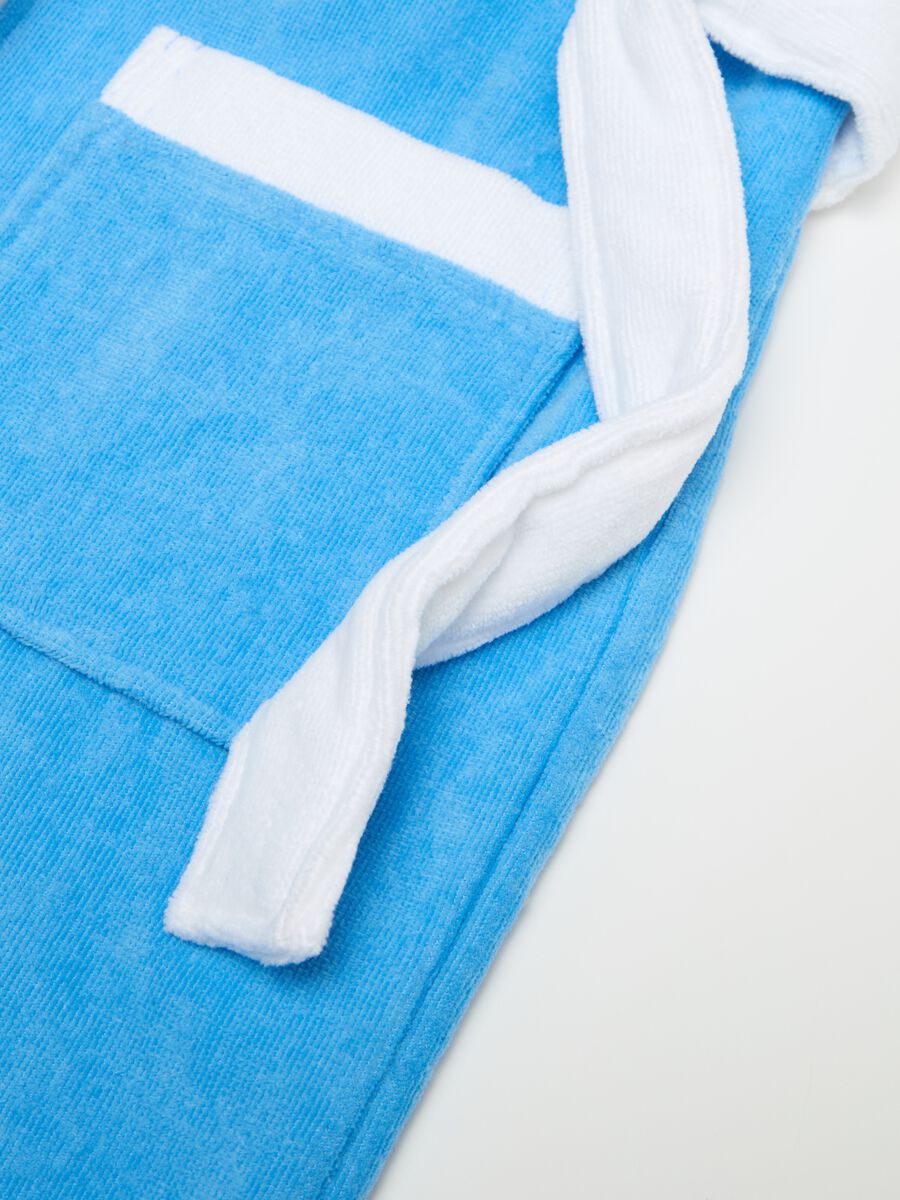 Bathrobe with contrasting edging_2