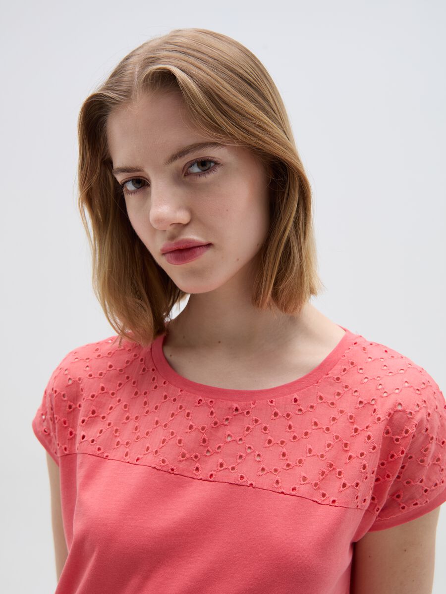 Cotton T-shirt with broderie anglaise_0