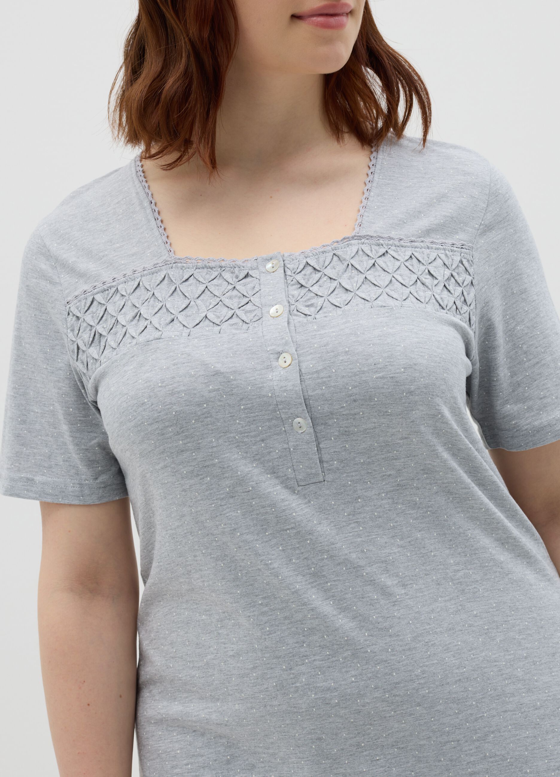 Camicia da notte a micro pois con dettaglio