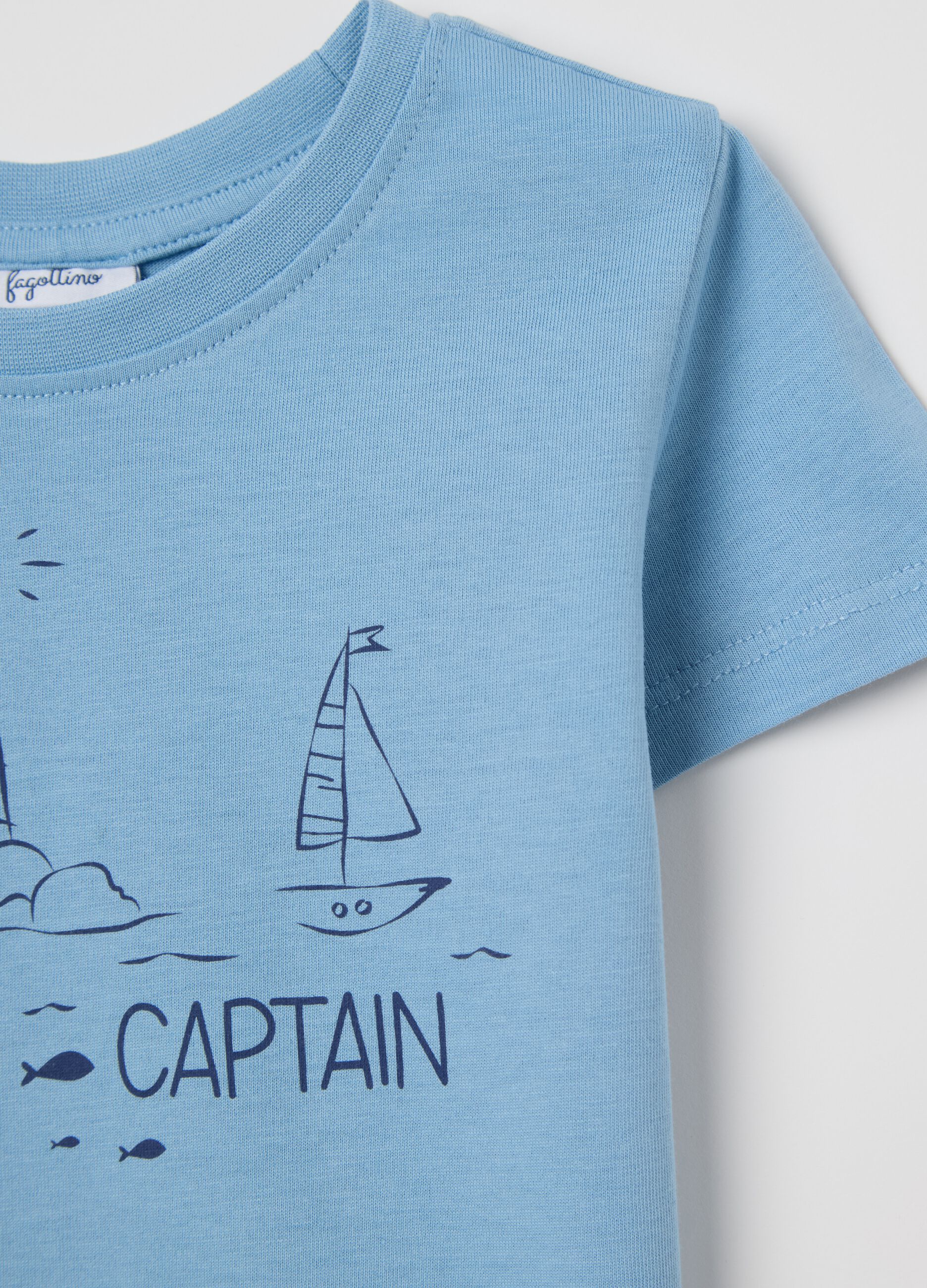 Light blue T-shirt in cotton with "Captain" print