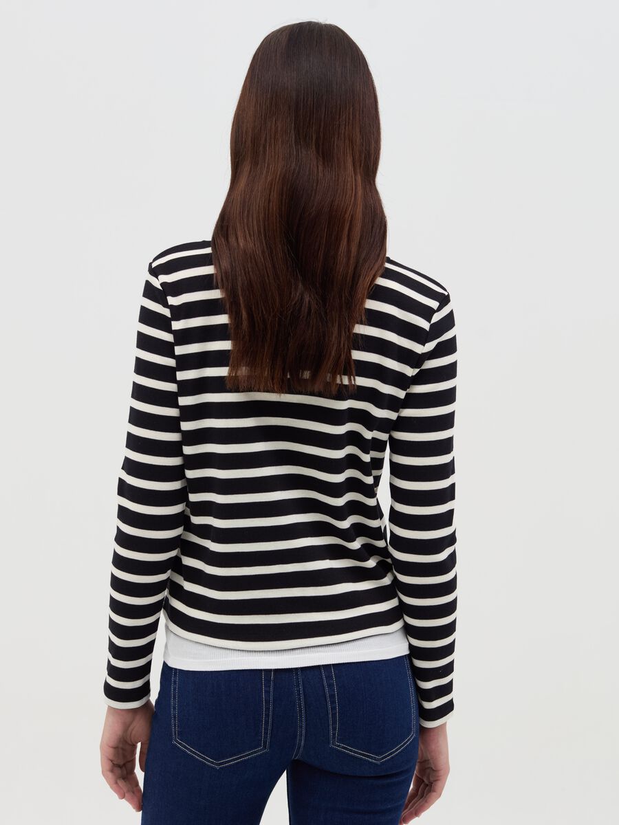 Striped cardigan with V neck_3