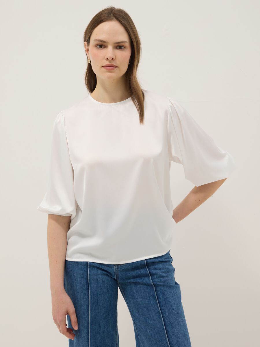 White long-sleeve top with wide sleeves_1