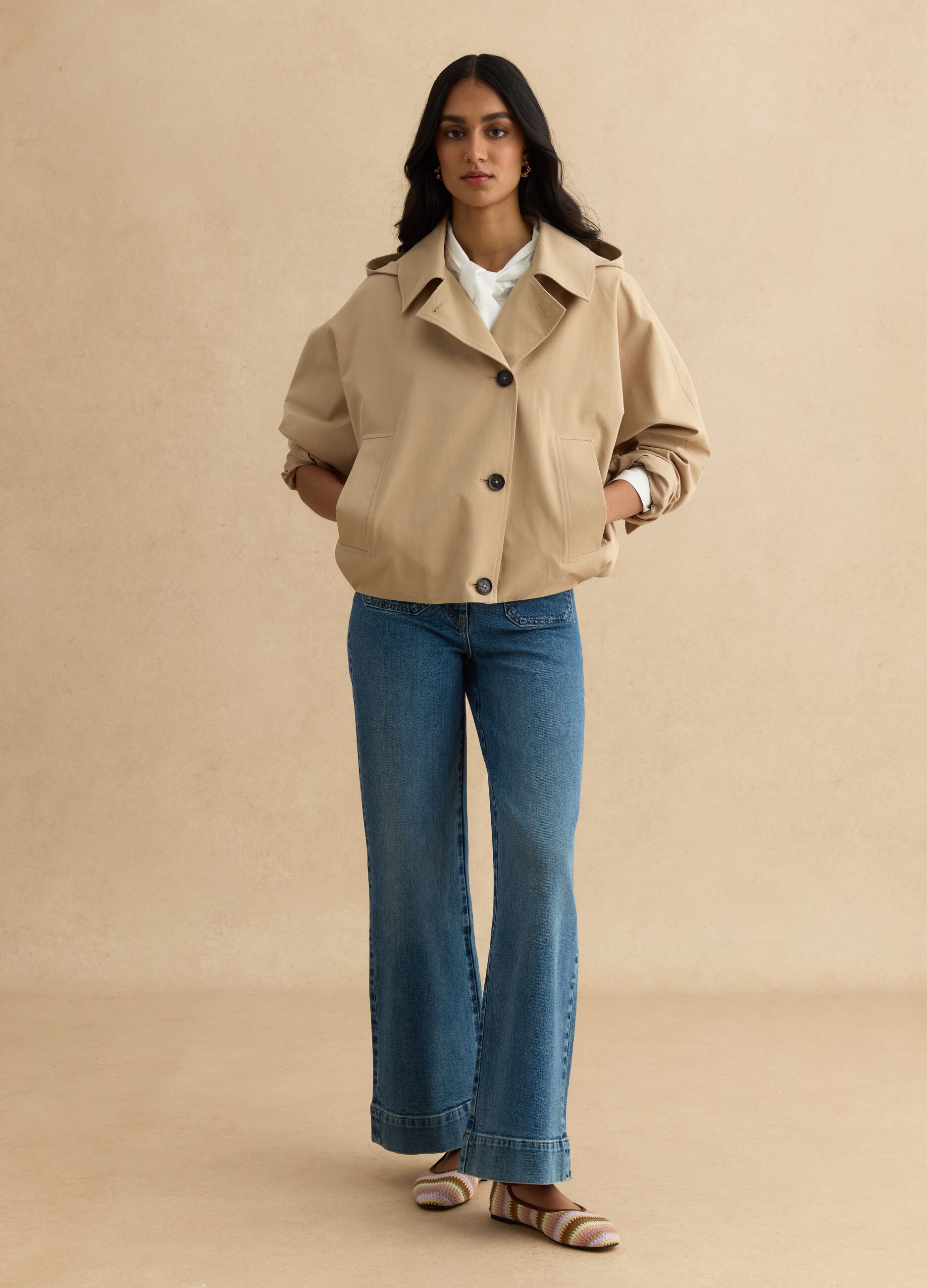 Trench corto in misto cotone beige regular fit con cappuccio