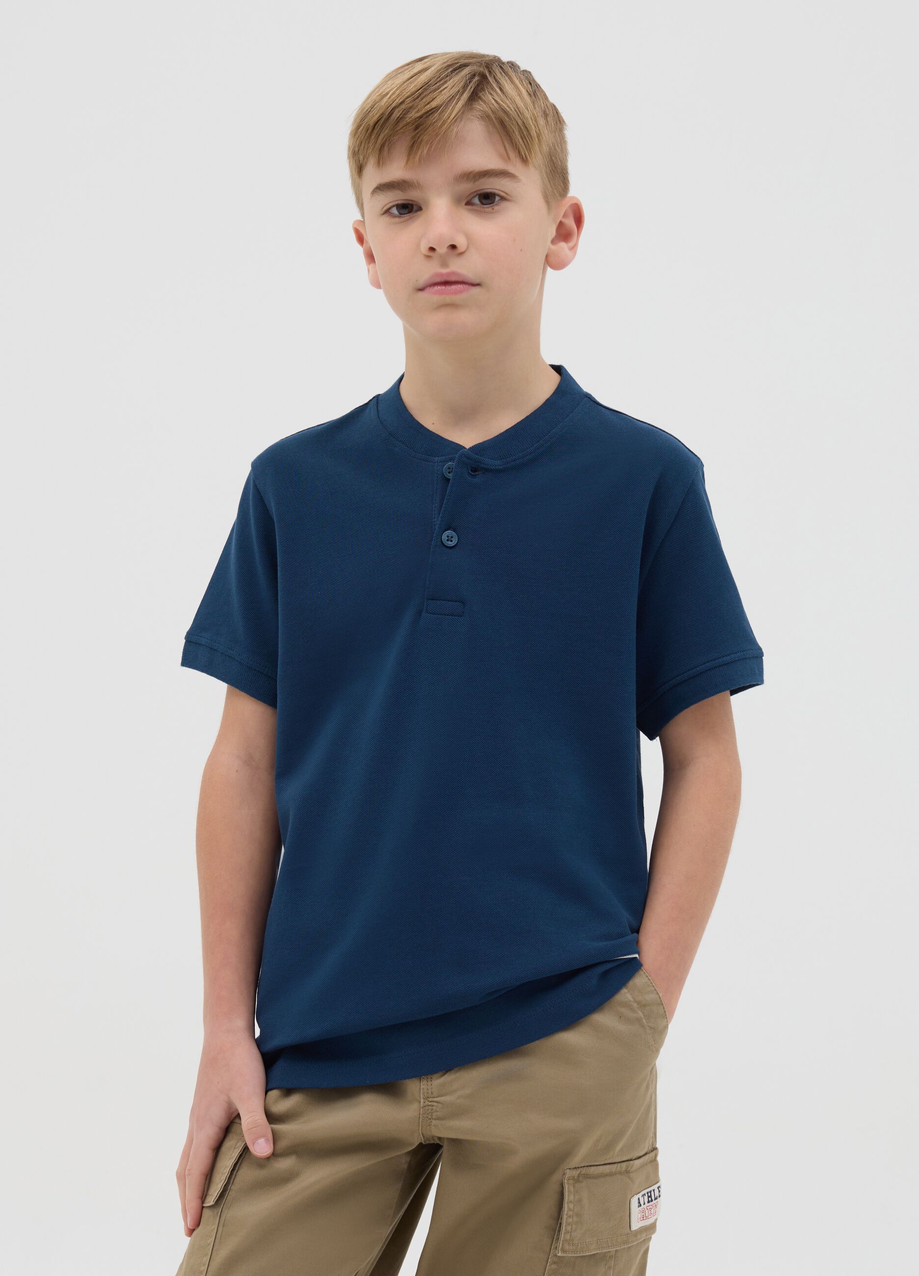 Boys’ blue polo shirt in 100% cotton with regular fit